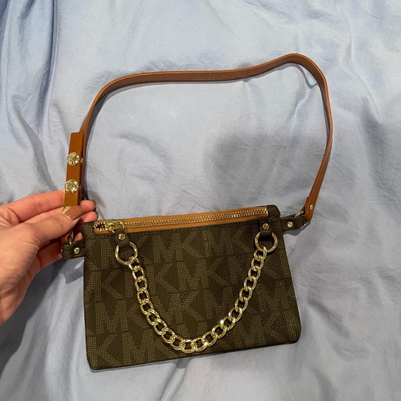 Micheal Kors pull chain bag - Picture 5 of 5